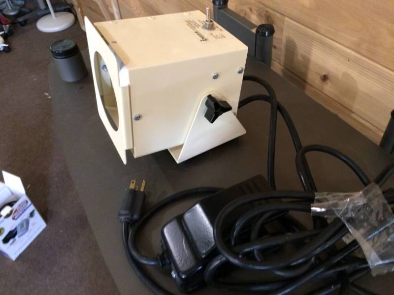lot 85 image: Infab Luminaire Desktop X-Ray Light 75 Watt Illuminator XRay Lamp W Footswitch - Excellent Working Condition