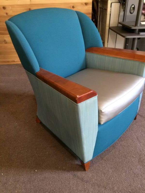 lot 89 image: Super Nova High End Designer David Edwards Arm Chair - MSRP $3000 - Great Condition With Just A Little Wear To The Wood On Arms