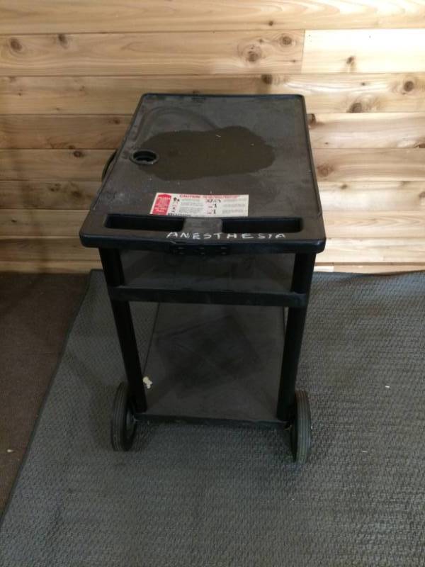lot 9 image: Four Wheeled Cart wPower Cord - Kinda Old But Still Works