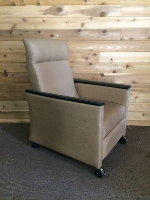 lot 2 image: SUPER NICE MOBILE PATIENT CARE RECLINER GERI CHAIR - THIS ONE BLENDS RIGHT INTO YOUR ROOM WITH ITS FABRIC UPHOLSTERY 