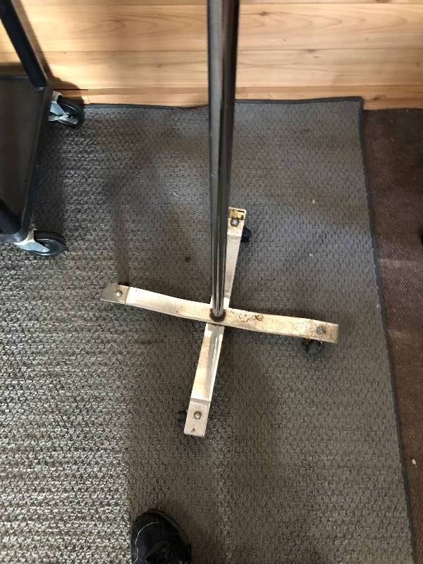 lot 30 image: IV Pole Mobile Infusion Stand