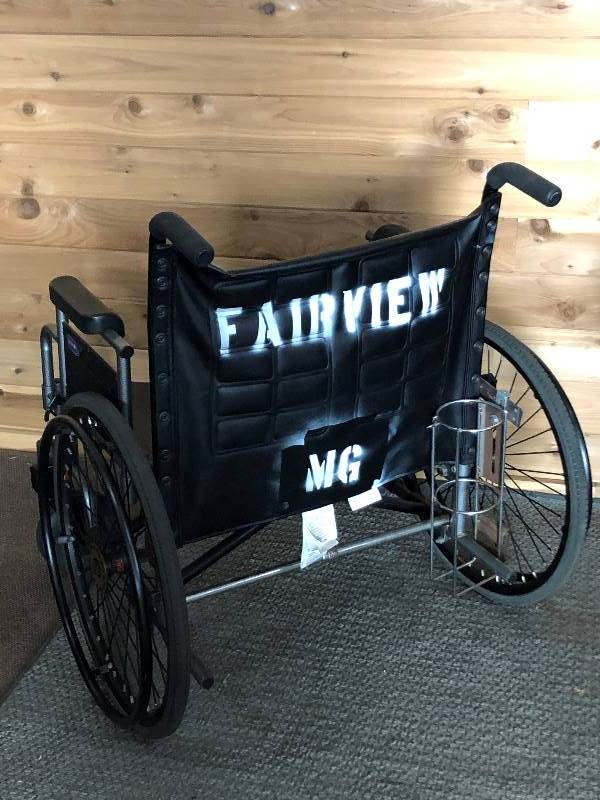 lot 6 image: MSRP $1100&nbspInvacare Bariatric Manual 500lb Carbon Steel Wheelchair - Great Working Condition