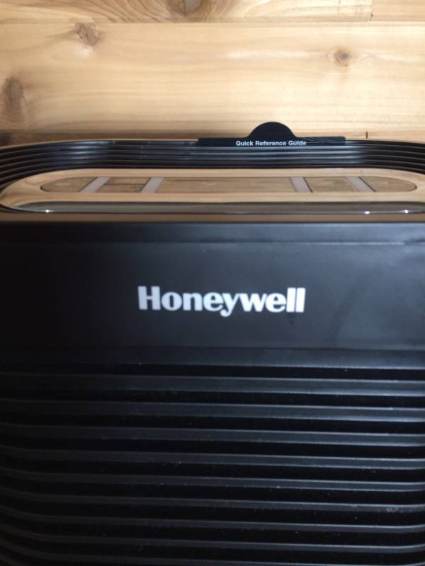 lot 46 image: Honeywell True HEPA Air Purifier HPA101-TGT - Excellent Condition
