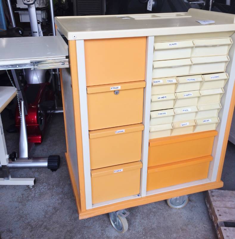 lot 35 image: High Quality Lionville Model 600 Mobile Medication Cart - Great Condition - Excellent For Organization Plus Easy Clean Up Drawers & Tilt Out Garbage In The Back