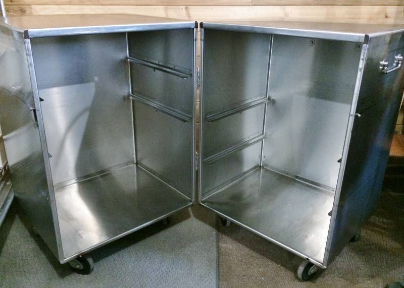 lot 62 image: MOBILE STAINLESS STEEL SPLIT FRONT SHEET PAN (not included) SHELVES STORAGE CART - NICE CONDITION