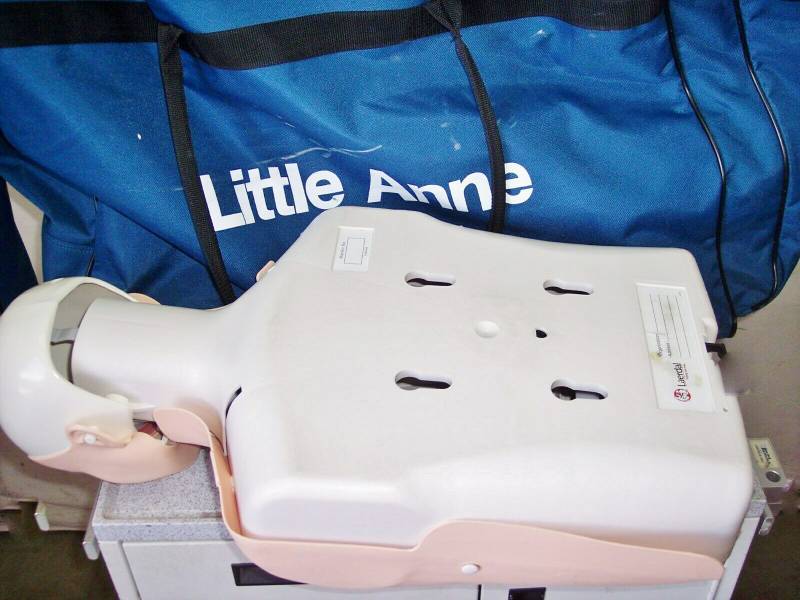 lot 22 image: MSRP $800 Laerdal Medical&nbspLittle Anne (4 Pack) CPR & First Aid Training Mannikins - Great Condition