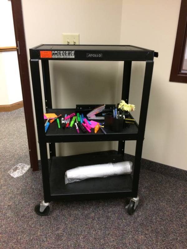 lot 13 image: ADJUSTABLE HEIGHT ROLLING AV MEDIA CART - GREAT CONDITION