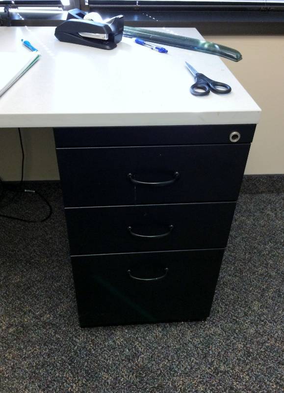 lot 19 image: Wow Like New Condition&nbspHIGH QUALITY STEELCASE Desk With 1-3 Drawer Filing Cabinet & 1-2 Drawer Filing Cabinet - Contents Not Included Approx 5 x 2