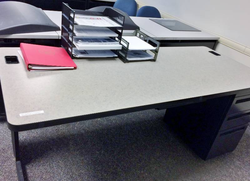 lot 24 image: HIGH QUALITY STEELCASE&nbspDouble Outlet Grommets Computer Classroom Training Table Desk With 3 Drawer Filing Cabinet - Excellent Condition 