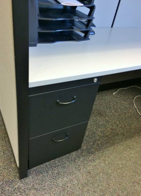 lot 41 image: SET OF TWO HIGH QUALITY STEELCASE GLASS TOP CUBICLES WITH TWO EXECUTIVE STYLE FULL WORKSTATIONS - EXCELLENT CONDITION - PLEASE SEE DESCRIPTION & PICTURES FOR MEASUREMENTS AND DETAILS
