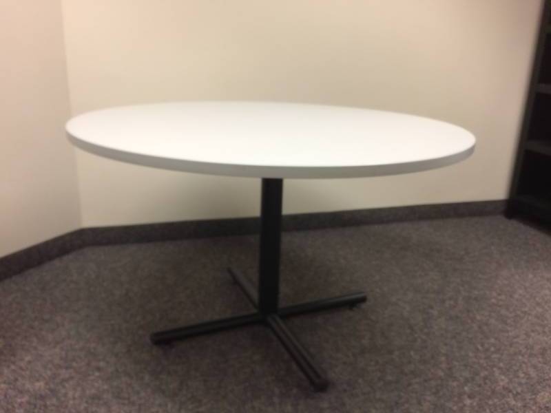 lot 74 image: FANTASTIC 48 X 29 HIGH QUALITY STEELCASE TURNSTONE  ROUND CONFERENCE TABLE - EXCELLENT CONDITION