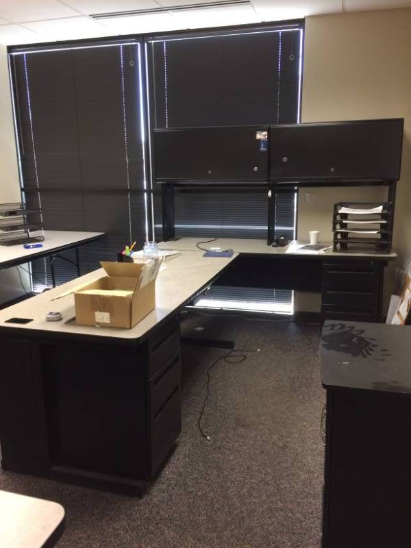 lot 85 image: High Quality Steelcase Executive Office Workstation Desk w 6 Left Return Desk & 1-3 Drawer Filing Cabinet, 1-2 Drawer Filing Cabinet, 2 Door Lighted Fliptop Overhead Cabinets - Excellent Condition