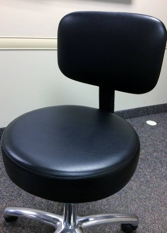 lot 54 image: MSRP $450 SAFCO PNEUMATIC LIFT&nbspLAB STOOL WITH REMOVABLE TILTING BACK - BLACK - EXCELLENT CONDITION 