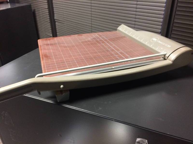 lot 81 image: MSRP $115 Amazon GBC9115 - ClassicCut CL300 Series 15-Sheet Paper Trimmer&nbspART CRAFTS SCRAPBOOKING- Like New Condition