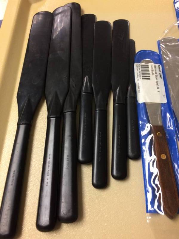 lot 20 image: Miscellaneous Lot Of Spatulas -  Some Appear New
