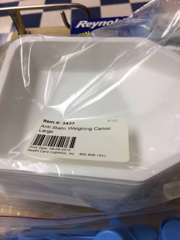lot 21 image: Miscellaneous Lot Of  New In Package Pharmacy Weighing Canoes & Scoops Disposables
