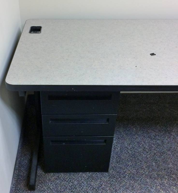 lot 56 image: Steelcase Desk With 3 Drawer Filing Cabinet