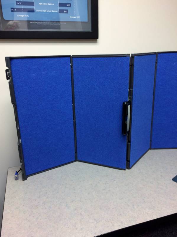 lot 61 image: ShowStyle&nbspBriefcase&nbspPortable Folding&nbspTabletop Exhibition Display Board 