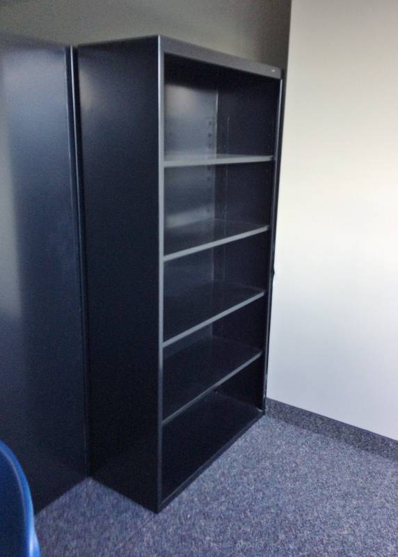 lot 63 image: HON 5 Shelf Bookcase