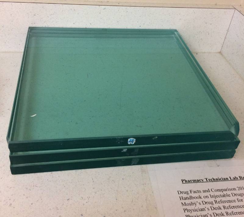 lot 70 image: Lot Of 3 Very Thick Plate Glass Pieces - Front One In Picture Has Slight Chipping Other Two Are Fine 