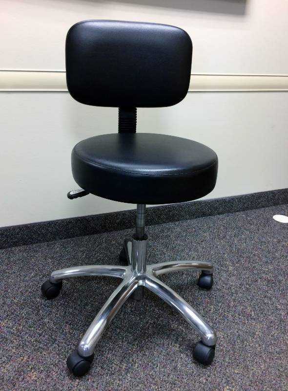 lot 7 image: MSRP $450 BLACK & CHROME PNEUMATIC LIFT&nbspLAB STOOL WITH REMOVABLE ERGONOMIC&nbspCUSHIONED BACK - BLACK - EXCELLENT CONDITION