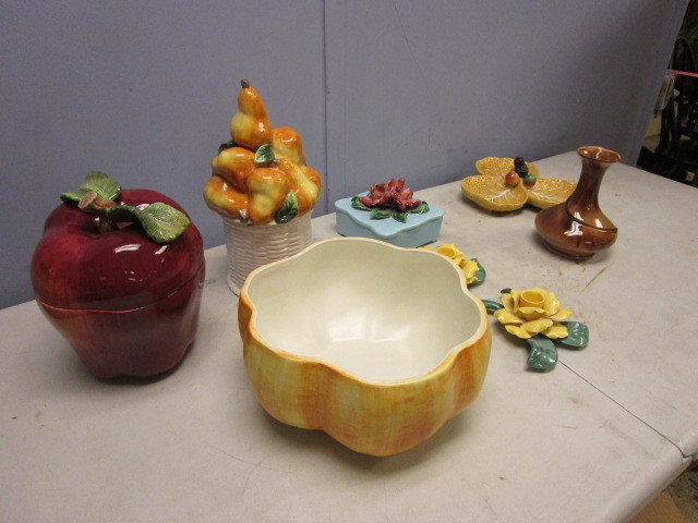 STORAGE JARS, SEVERING DISHES AND DECOR