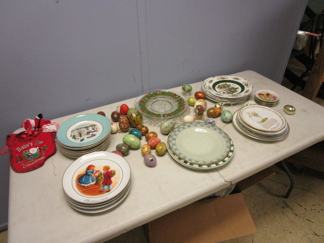 AVON AND WOODS & SONS COLLECTOR PLATES WITH DECORATIVE EGGS