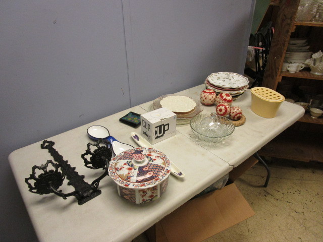 SERVING PLATES, KITCHEN ACCENTS AND MORE