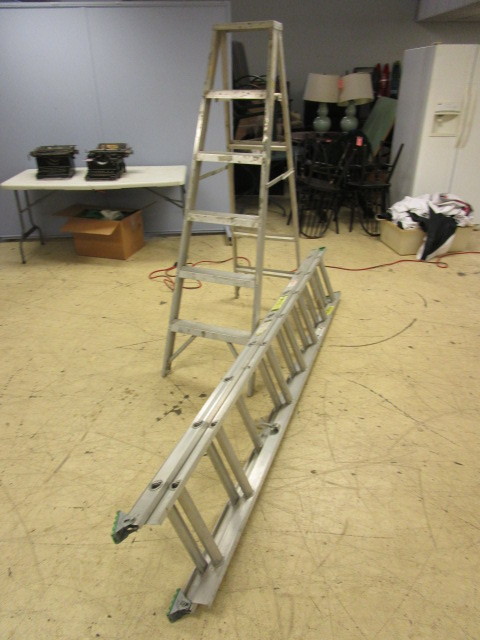 ALUMINUM EXTENSION LADDER AND FOLDING LADDER