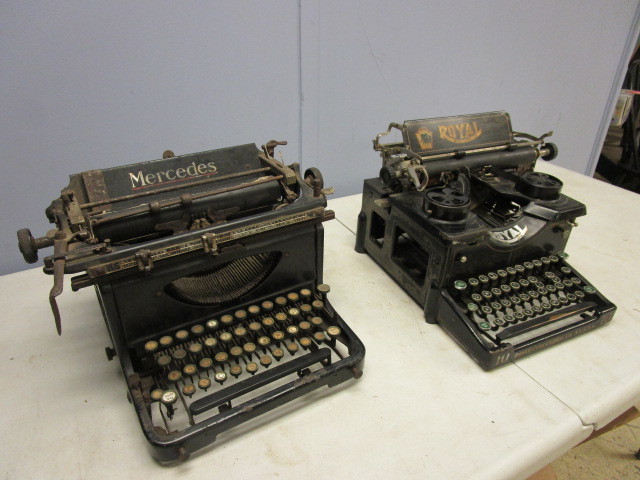 VINTAGE TYPEWRITERS