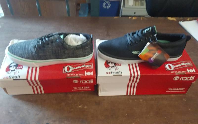 2-Pair Shoes Mens Size 8