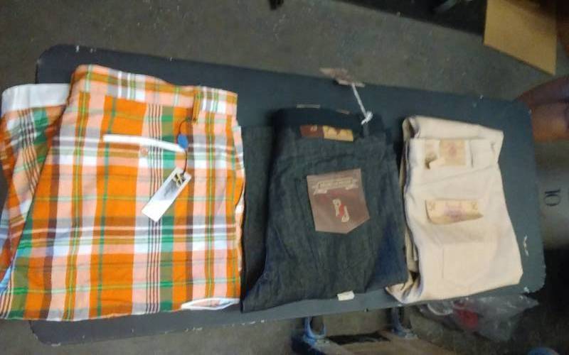 2-Bermudas-1 Khaki, 1 Denim Size 44