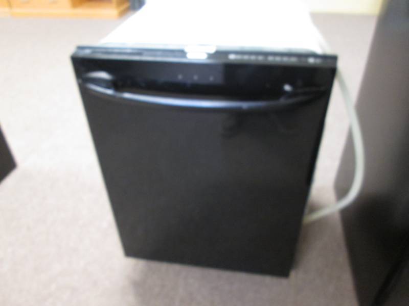 lot 2 image: Kenmore dishwasher...