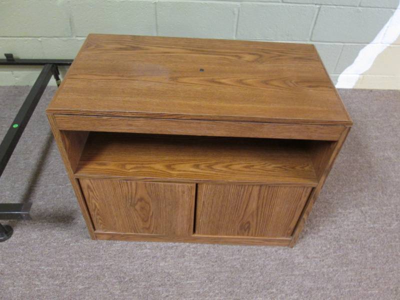 lot 6 image: TV Stand...