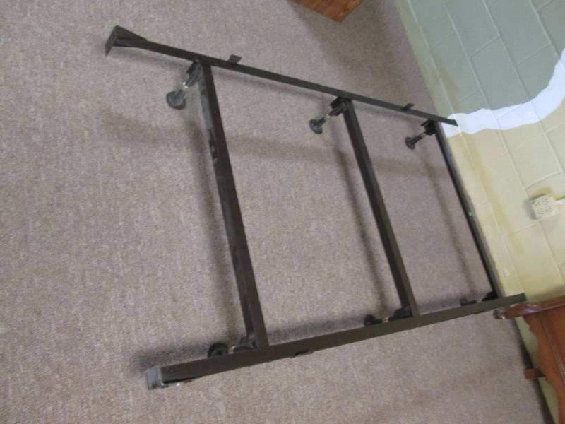 lot 8 image: Bed frame twin size...