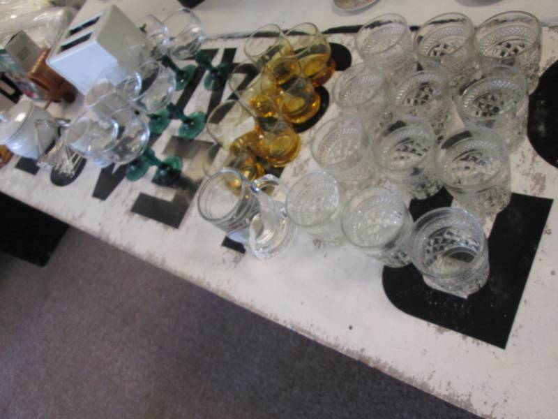 lot 10 image: Lot of glass and kitchen items...