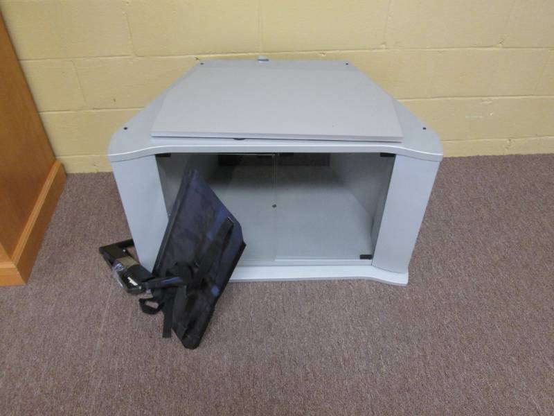 lot 14 image: Stand and tv mount...