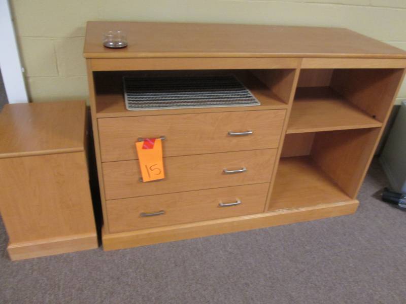 lot 15 image: Shelf, measures 5 across, with mat...