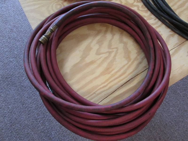 lot 30 image: Air hose - heavy rubber 50...