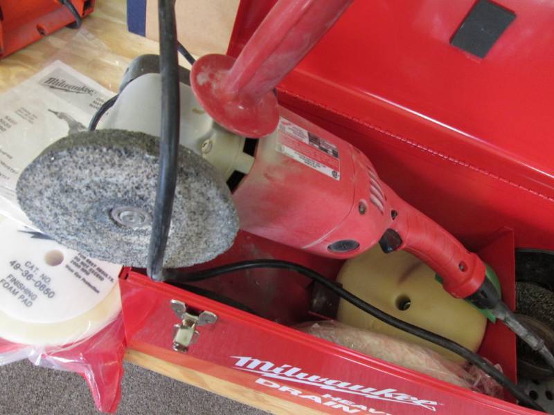 lot 43 image: Milwaukee 7 grinder  polisher wit...