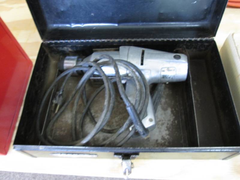 lot 44 image: Craftsman impact tool in case...
