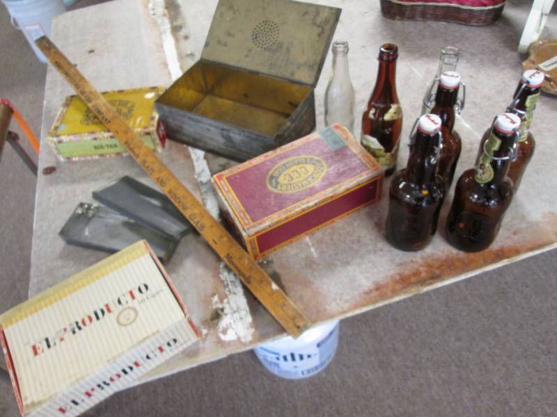 lot 71 image: Lot of vintage boxes and bottles...