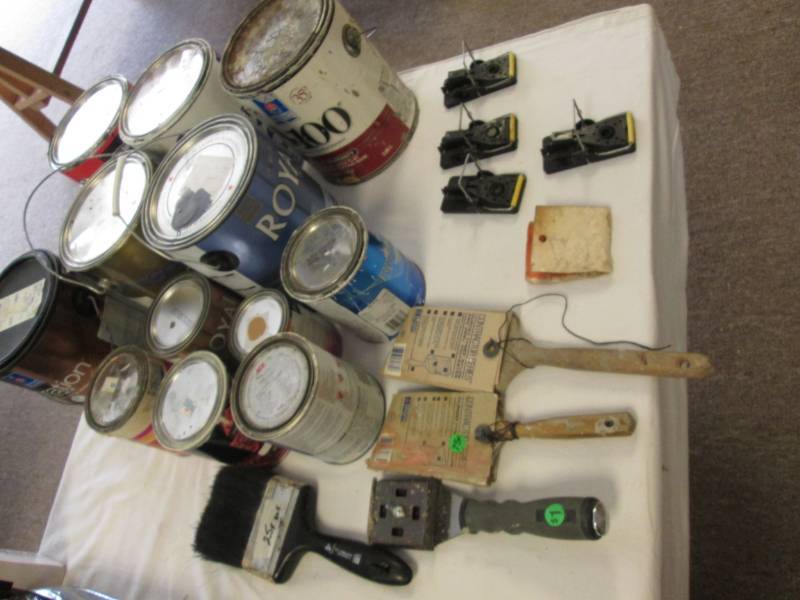lot 78 image: Lot of painting supplies and mouse ...