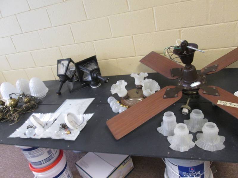 lot 92 image: Lot of lighting and dcor...