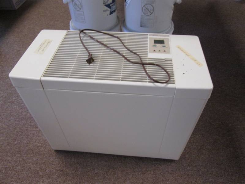 lot 99 image: Humidifier...