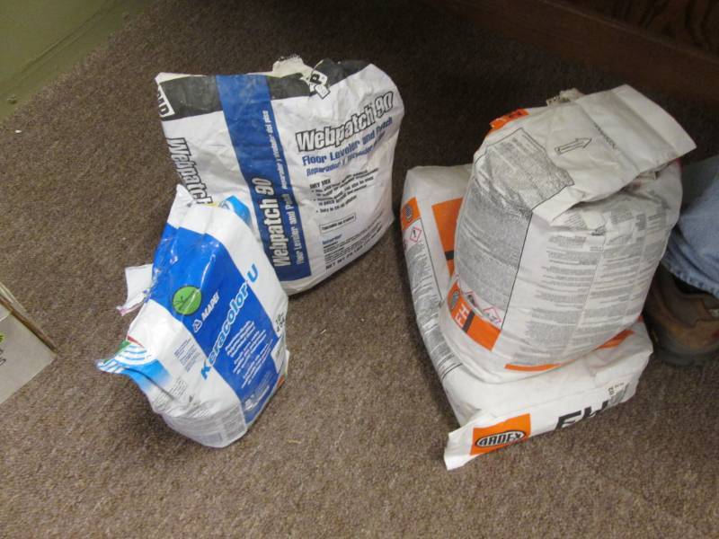 lot 106 image: Lot of tile grout...