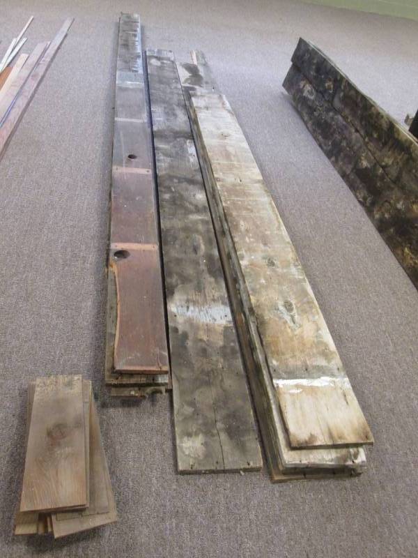lot 121 image: Lot of weathered barn wood...