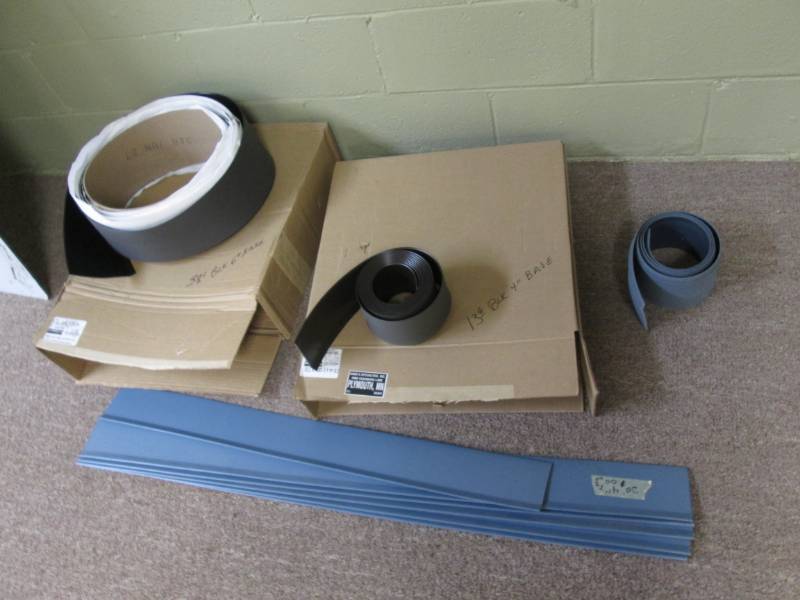 lot 125 image: Lot of wall base...