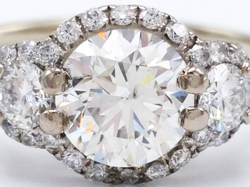 lot 2 image: Elegant 1.5 CT Diamond Ring in 18k White Gold