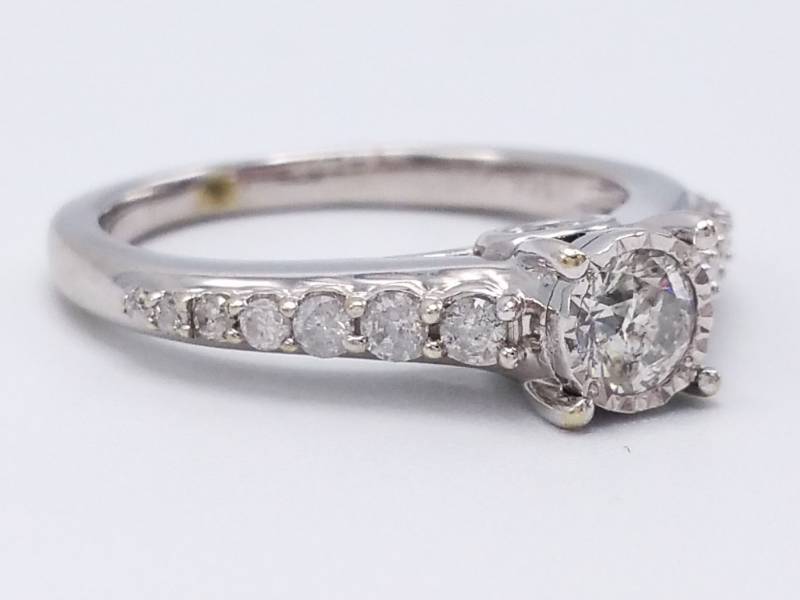 lot 8 image: Well Designed Graduating Designer .28 CT Diamond Ring in 14k White Gold